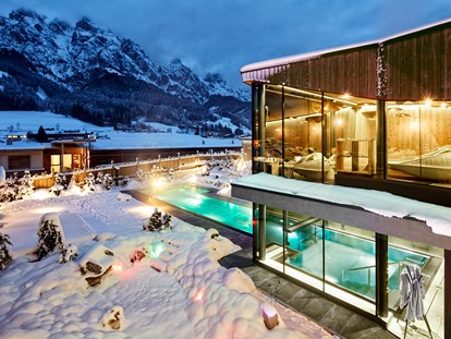 Hotels an der Piste - St. Johann in Tirol - Beheizter Thermalpool im Mountain Spa (exklusiv für Erwachsene) mit Inneneinstieg und kuscheligen 33° C. - Good Life Resort die Riederalm ****S