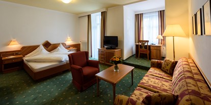 Hotels an der Piste - Pools: Innenpool - Hirschegg (Mittelberg) - Beispielbild "Galzig Doppelzimmer" - Hotel Post