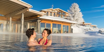 Hotels an der Piste - Pools: Infinity Pool - Skigebiet Gerlitzen Alpe - Ski & Spa – von der Piste direkt in den Pool - Mountain Resort Feuerberg