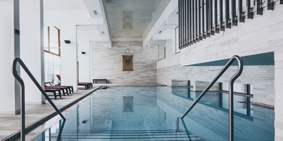 Hotels an der Piste - geführte Skitouren - Ötztal - The Crystal Wellness Pool - The Crystal VAYA Unique