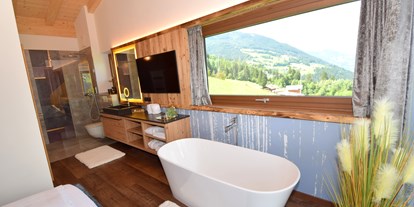 Hotels an der Piste - Hotel-Schwerpunkt: Skifahren & Familie - Itter - Freistehende Badewanne im Schlafzimmer - Chalets & Apartments Wachterhof