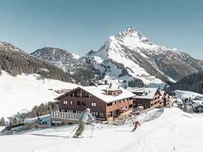 Hotels an der Piste - Parkplatz: gebührenpflichtig in Gehweite - Faschina - AlpenParks Hotel & Apartment Arlberg