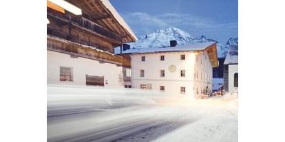 Hotels an der Piste - Parkplatz: kostenlos in Gehweite - Oberndorf in Tirol - Historischer Kirchenwirt seit 1326 - Hotel Kirchenwirt