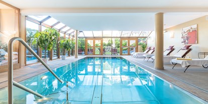 Hotels an der Piste - Skigebiet KitzSki Kitzbühel Kirchberg - Indoor Pool - Hotel Kaiserhof