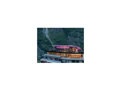 Hotels an der Piste - Pools: Infinity Pool - Brenner - Hotel Josl mountain lounging  " das Erwachsenenhotel"