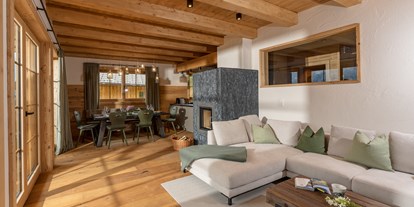 Hotels an der Piste - Hotel-Schwerpunkt: Skifahren & Ruhe - Wohnküche Premium Chalet Waldjuwel - Almwelt Austria