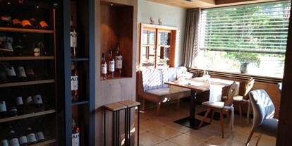 Hotels an der Piste - Vorarlberg - Restaurant "Ausblick 83" mit Weinklimaschrank - Almhof Rupp - das Genießerhotel