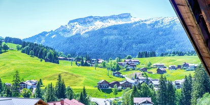 Hotels an der Piste - Skigebiet Oberstdorf Kleinwalsertal - Blick vom Zimmerbalkon Richtung Südwesten - Almhof Rupp - das Genießerhotel