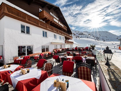 Hotels an der Piste - Skikurs direkt beim Hotel: für Erwachsene - Riezlern - Sonnenterrasse - Hotel Enzian