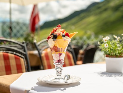 Hotels an der Piste - Skikurs direkt beim Hotel: für Erwachsene - Ski Arlberg - Sonnenterrasse - Hotel Enzian