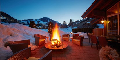 Hotels an der Piste - Skiservice: Skireparatur - Saalbach - Gemütlicher Abend an der Feuerschale - Rosentalerhof Hotel und Appartements in Saalbach Hinterglemm - Rosentalerhof Hotel und Appartements