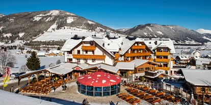 Hotels an der Piste - Skiraum: Skispinde - Hotel-Außenansicht - Grizzly Sport & Motorrad Resort