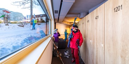 Hotels an der Piste - Pools: Innenpool - Skigebiet Nassfeld - Skikeller - jedes Zimmer hat seinen eigenen Spint - Hotel Gartnerkofel