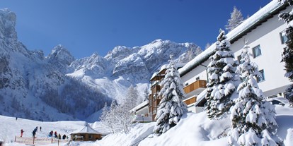 Hotels an der Piste - Kinder-/Übungshang - Tirol - Après Ski vor der Kulisse der Tiroler Kalkkögel - Hotel Lizumerhof