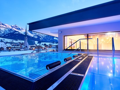Hotels an der Piste - Pools: Infinity Pool - Schönau am Königssee - die HOCHKÖNIGIN - Mountain Resort