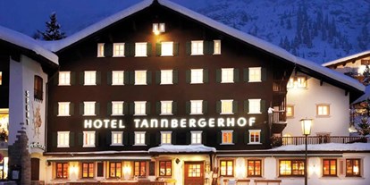 Hotels an der Piste - Parkplatz: gebührenpflichtig in Gehweite - Faschina - 4*S Hotel Tannbergerhof in Lech am Arlberg - Hotel Tannbergerhof