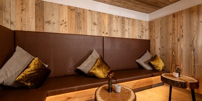 Hotels an der Piste - Sauna - Skigebiet Hintertuxer Gletscher - Sitzecke bei der Teebar im Wellnessbereich - Hotel Der Rindererhof