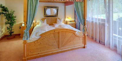 Hotels an der Piste - Skiraum: versperrbar - Brenner - Schlafzimmer Alpen Suite 55m² - Hotel Der Rindererhof