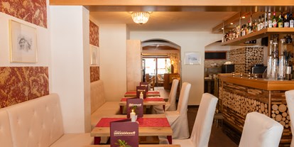 Hotels an der Piste - Ski-In Ski-Out - Kanzelhöhe - Genuss-Bar - Lobby - Genusshotel Almrausch
