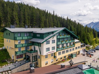 Hotels an der Piste - Hotel-Schwerpunkt: Skifahren & Kulinarik - Der Planaihof im Sommer - Hotel Planaihof