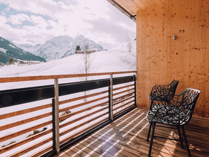 Hotels an der Piste - Sauna - Winter Ausblick - Das Naturhotel Chesa Valisa****s