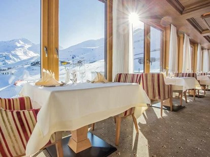 Hotels an der Piste - Hallenbad - Kulinarische Höhepunkte im Restaurant mit Panoramablick - Skihotel Edelweiss Hochsölden