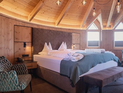 Hotels an der Piste - Skiraum: versperrbar - Moos/Pass - Turmzimmer mit Doppelbett - Skihotel Edelweiss Hochsölden