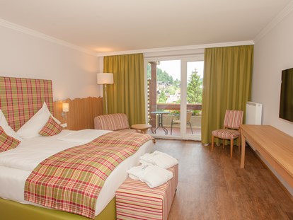 Hotels an der Piste - Hallenbad - Eines unserer vielen individuell gestalteten Zimmern - der Frühling - Hotel Prägant ****