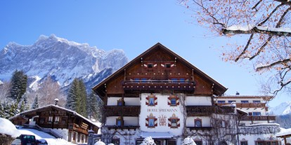 Hotels an der Piste - Pools: Innenpool - Skigebiet Wetterstein - Hotel Spielmann