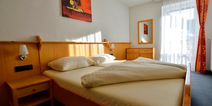 Hotels an der Piste - Klassifizierung: 4 Sterne - Skigebiet Nassfeld - traditionelles Zimmer - ALMHOTEL KÄRNTEN