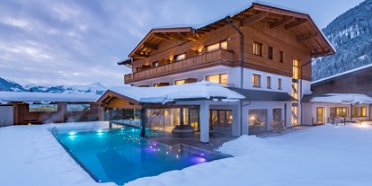 Hotels an der Piste - Ski-In Ski-Out - Skigebiet Buchensteinwand Pillersee - Aussenpool im Kitzspitz Wintergarten - Naturhotel Kitzspitz