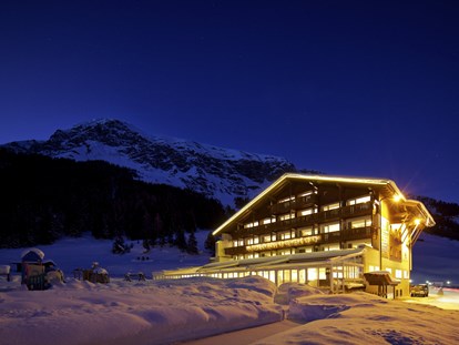 Hotels an der Piste - Parkplatz: kostenlos beim Hotel - Steinhaus im Ahrntal - Winternacht - Kinder- & Gletscherhotel Hintertuxerhof