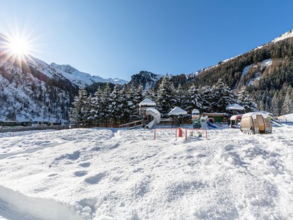 Hotels an der Piste - Hotel-Schwerpunkt: Skifahren & Familie - Winterspielplatz - Kinder- & Gletscherhotel Hintertuxerhof