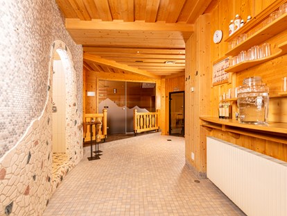 Hotels an der Piste - Kinderbetreuung - Steinhaus im Ahrntal - Wohlfühloase mit Finnischer Sauna, Biosauna, Dampfbad und Infrarotkabine - Kinder- & Gletscherhotel Hintertuxerhof