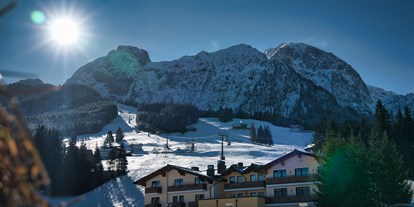 Hotels an der Piste - Hotel-Schwerpunkt: Skifahren & Tourengehen - Wagrain - Winteransicht Hotel - Landhotel-Gasthaus Traunstein