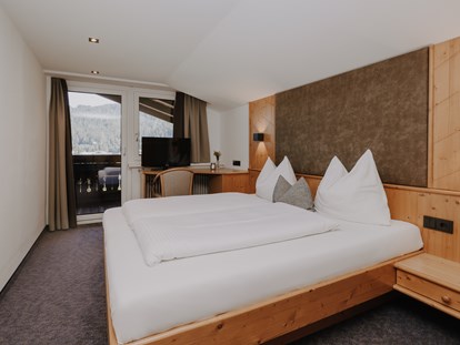 Hotels an der Piste - Hotel-Schwerpunkt: Skifahren & Therme - Dorfgastein - Doppelzimmer Dachgeschoss - B&B Hotel Die Bergquelle