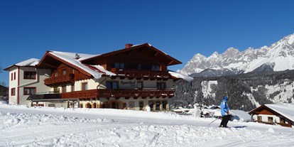 Hotels an der Piste - Hotel-Schwerpunkt: Skifahren & Wellness - Altaussee - Blick auf den Dachstein - Hotel Pension Sporthof