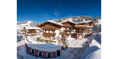 Hotels an der Piste - Parkplatz: gebührenpflichtig in Gehweite - St. Johann in Tirol - Außenfoto Winter - Hotel Astrid