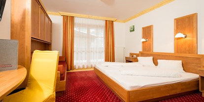 Hotels an der Piste - Skiservice: Wachsservice - Skicircus Saalbach Hinterglemm Leogang Fieberbrunn - DZ 23 m² - Hotel Astrid
