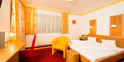 Hotels an der Piste - Parkplatz: gebührenpflichtig in Gehweite - Oberndorf in Tirol - DZ 23 m² - Hotel Astrid