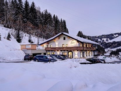 Hotels an der Piste - Parkplatz: kostenlos beim Hotel - Skiregion Hochkönig - Hotel Bike & Snow Lederer