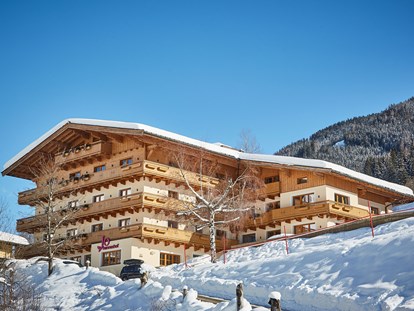 Hotels an der Piste - Hotel-Schwerpunkt: Skifahren & Kulinarik - Österreich - Der Johanneshof im Winter - direkt an der Piste des Bergfriedliftes.
 - Dein MOUNTAIN Wohlfühlhotel Johanneshof