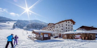 Hotels an der Piste - Hotel-Schwerpunkt: Skifahren & Kulinarik - Scheffau am Wilden Kaiser - Landhotel Tirolerhof und Skipiste Schießhüttel-Lift - Landhotel Tirolerhof