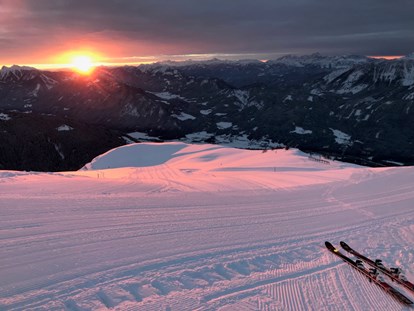 Hotels an der Piste - geführte Skitouren - Der/Die Erste auf der Piste ...  - Sattleggers Alpenhof & Feriensternwarte 