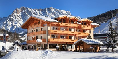 Hotels an der Piste - Hotel-Schwerpunkt: Skifahren & Familie - Schönau am Königssee - Unser Hotel liegt direkt an der Schwarzeckalmbahn und der Sinalcobahn mitten im Skizentrum Hintermoos. - Hotel Bachschmied KG