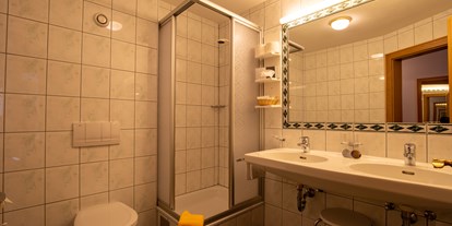 Hotels an der Piste - Skiraum: videoüberwacht - Nauders - Dusche / WC Zimmer comfort - Hotel Persura