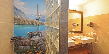 Hotels an der Piste - Skiraum: Skispinde - Mittersill - Badezimmer Forsthaus - Der Eggerhof 