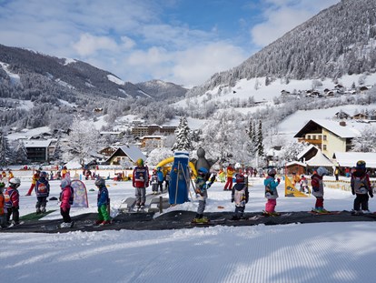 Hotels an der Piste - Hotel-Schwerpunkt: Skifahren & Therme - Österreich - Spaß in der Kinderschischule - Familien- & Sporthotel Kärntnerhof****