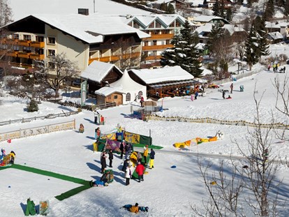 Hotels an der Piste - Skikurs direkt beim Hotel: für Erwachsene - Skigebiet Bad Kleinkirchheim - Kärntnerhof mit Skischulgelände  - Familien- & Sporthotel Kärntnerhof****