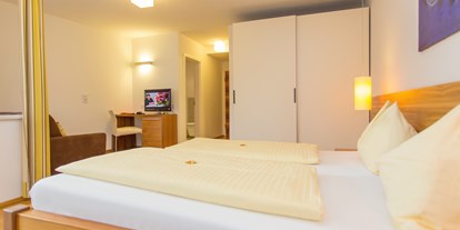 Hotels an der Piste - Pools: Infinity Pool - Oberndorf in Tirol - Doppelzimmer Design - Hotel Bacher Asitzstubn